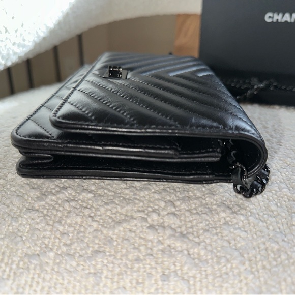 New Authentic Chanel So Black Reissue 2.55 Chevron WOC Wallet on Chain - Picture 8 of 11